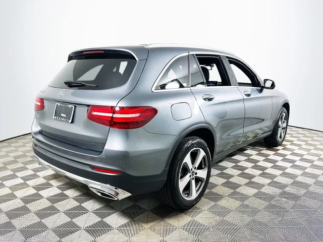 Pre-Owned 2017 Mercedes-Benz GLC 300