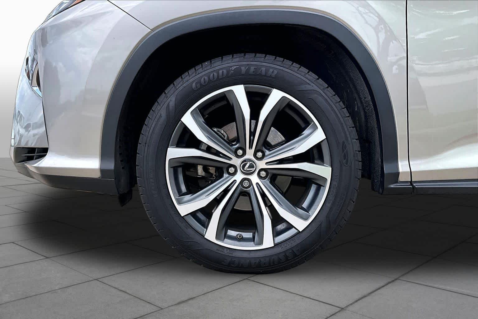 Used 2019 Atomic Silver Lexus  image 9