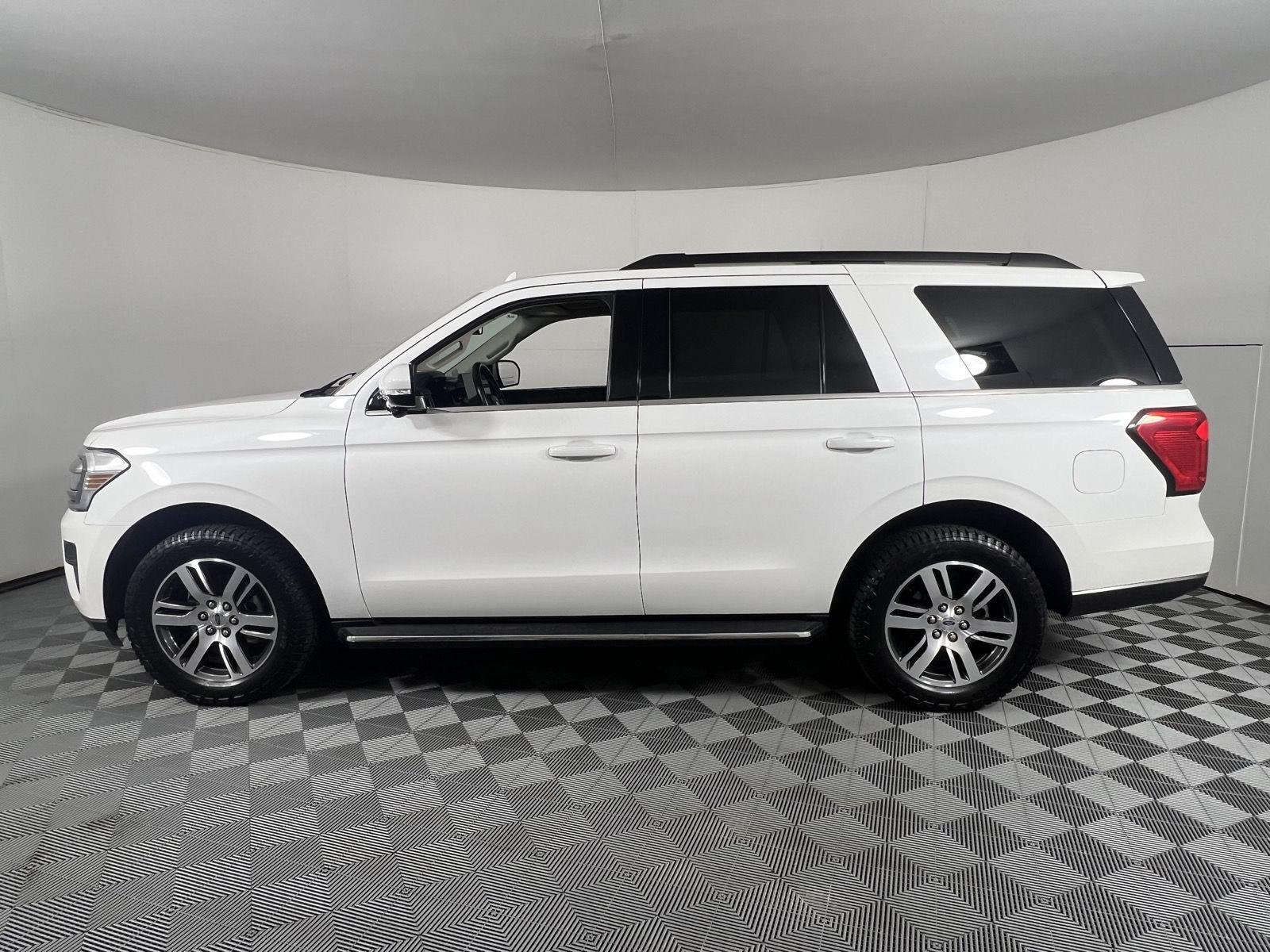 Used 2023 Star White Metallic Tri-Coat Ford XLT image 9