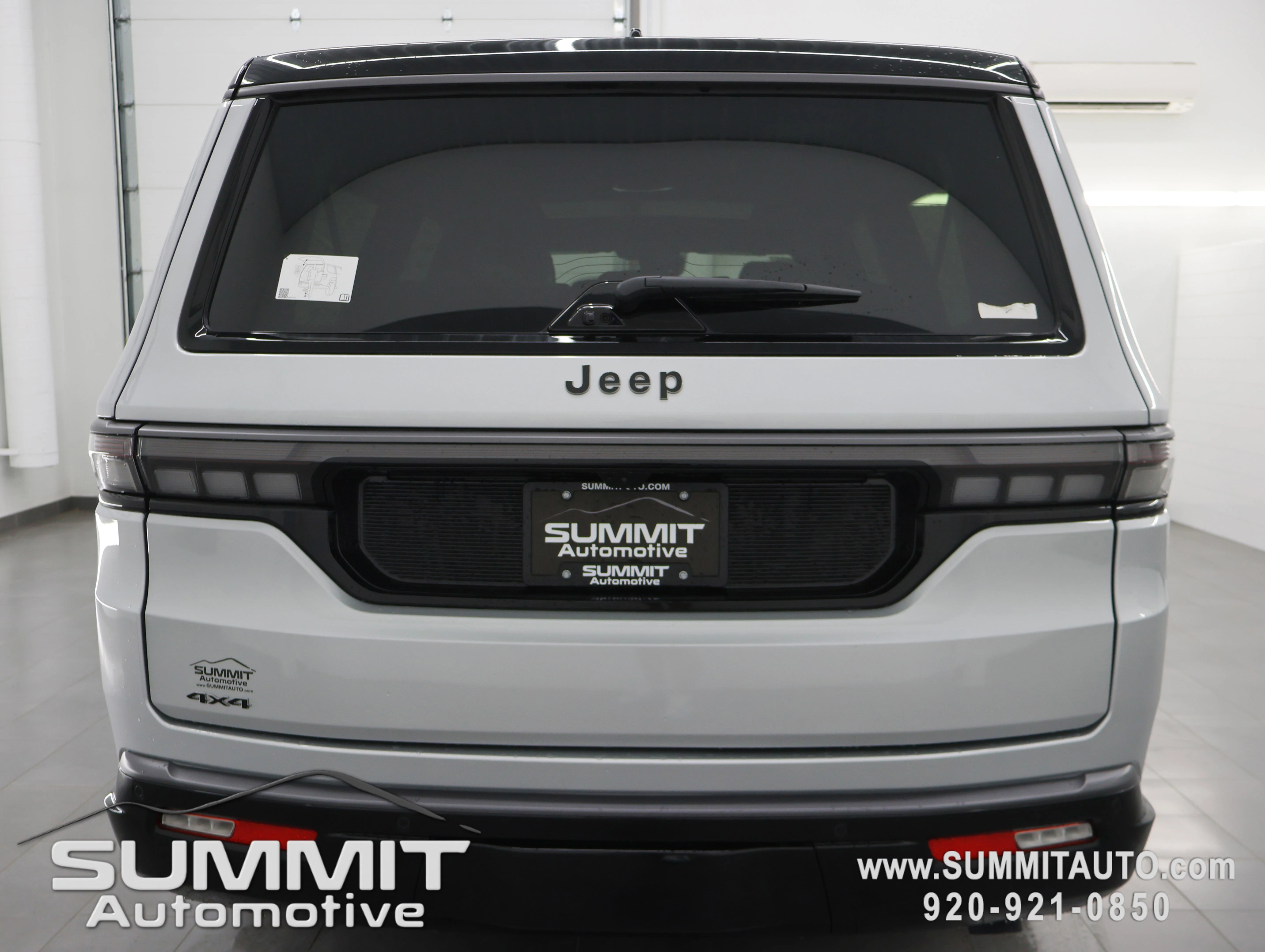 New 2026 Silver-Zynith Exterior Paint Jeep Summit Obsidian image 31