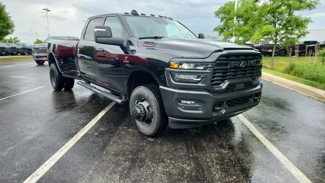 New 2026 Diamond Black Crystal Pearl-Coat Exterior Paint RAM Tradesman image 19
