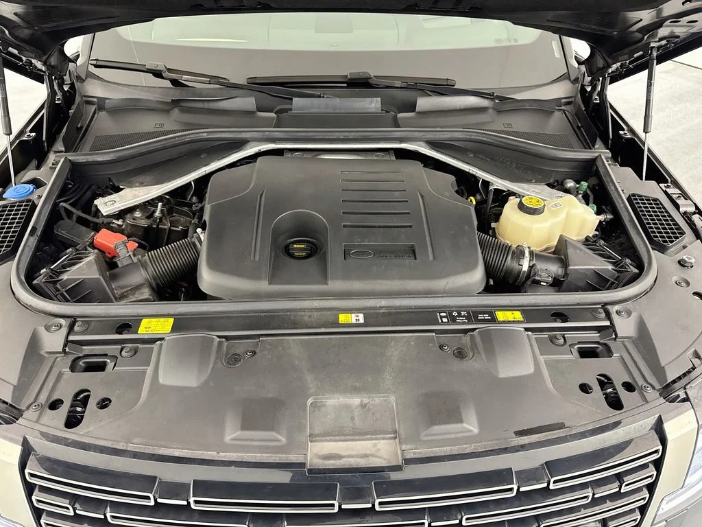 Used 2024 Black Land Rover SE image 32