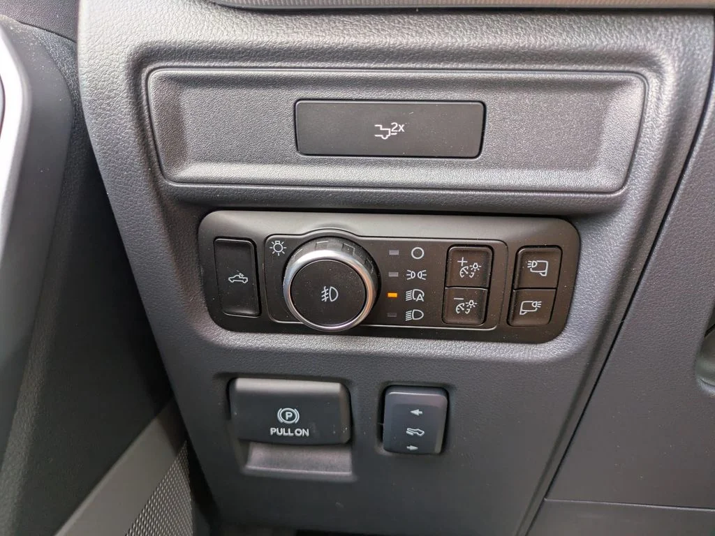 New 2026 Carbonized Gray Metallic Ford Lariat image 30