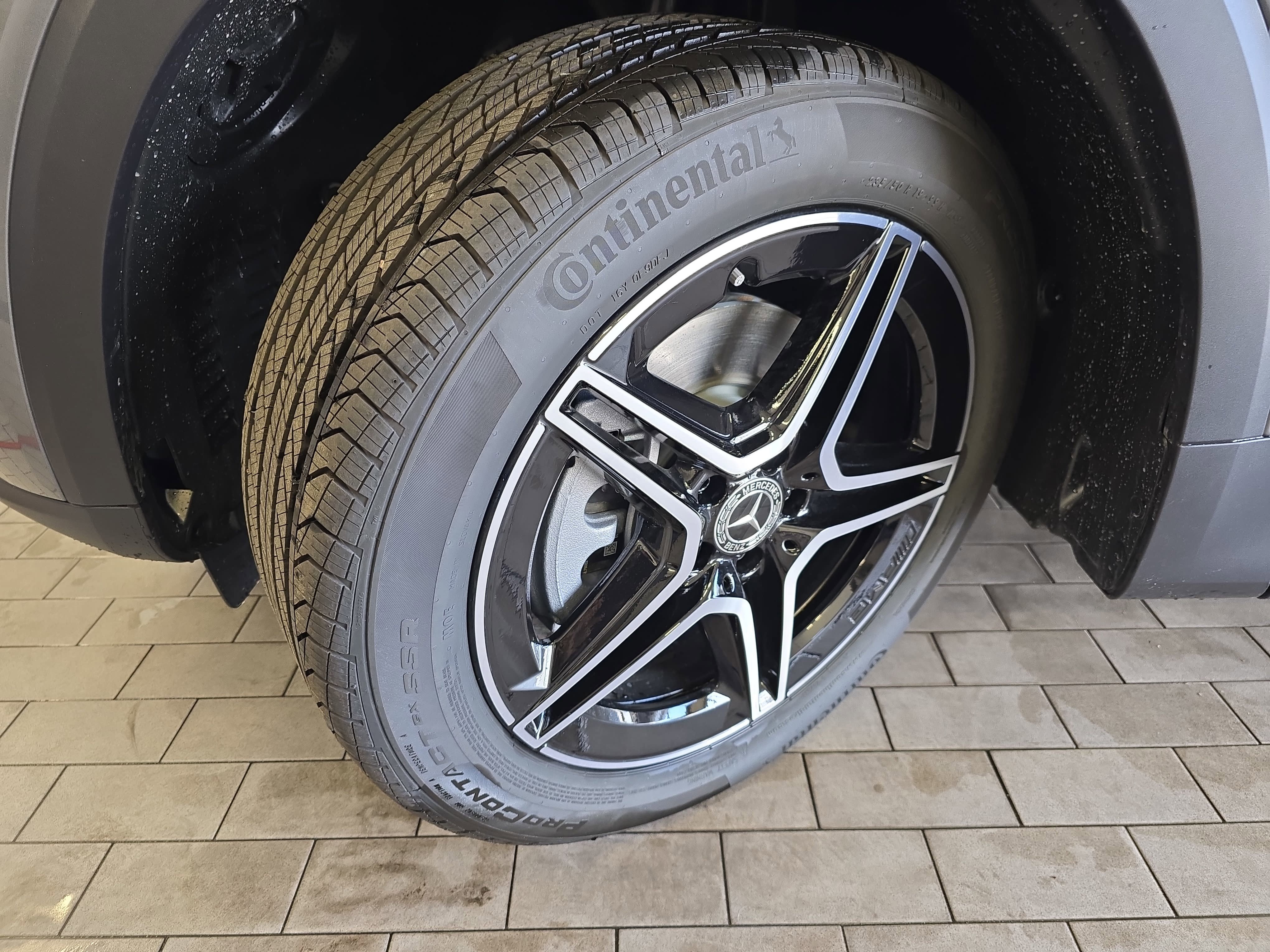 New 2026 Mountain Grey Metallic Mercedes-Benz GLB250 image 33