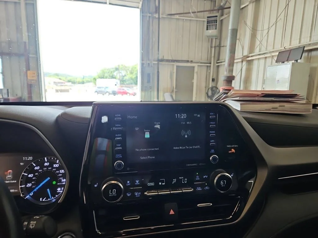 Used 2022 Silver Toyota XLE image 7