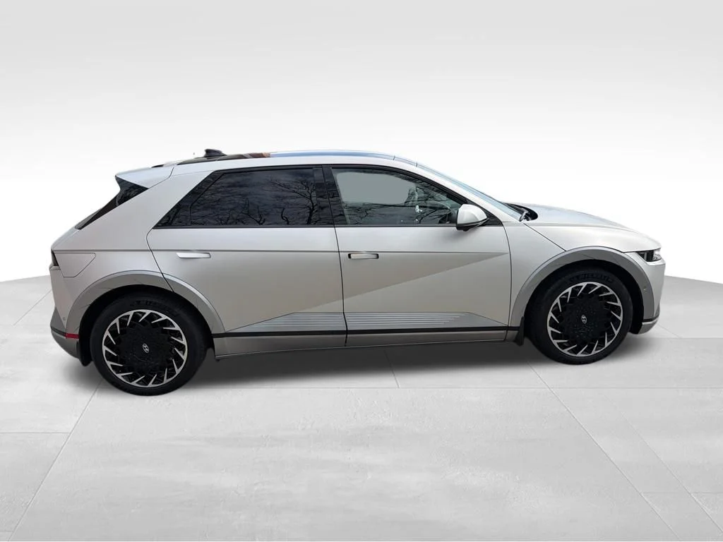 Used 2023 Gold Hyundai Limited image 7