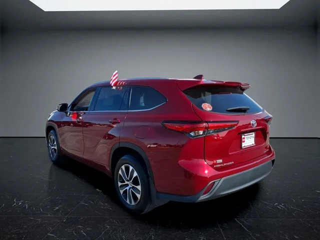 Used 2022 Red Toyota XLE image 6
