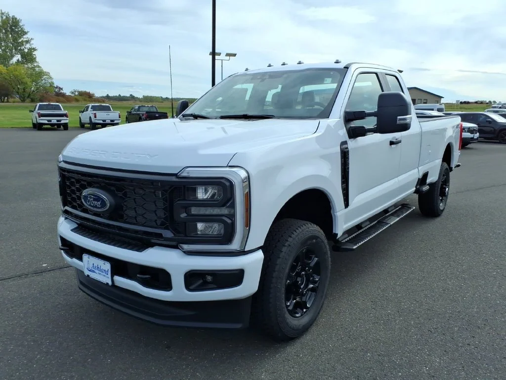 New 2026 Oxford White Ford F-350® XL image 3