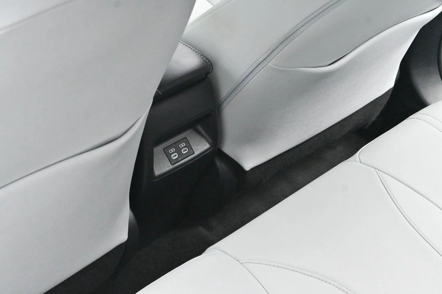 Used 2024 Ice Cap Toyota XSE image 27