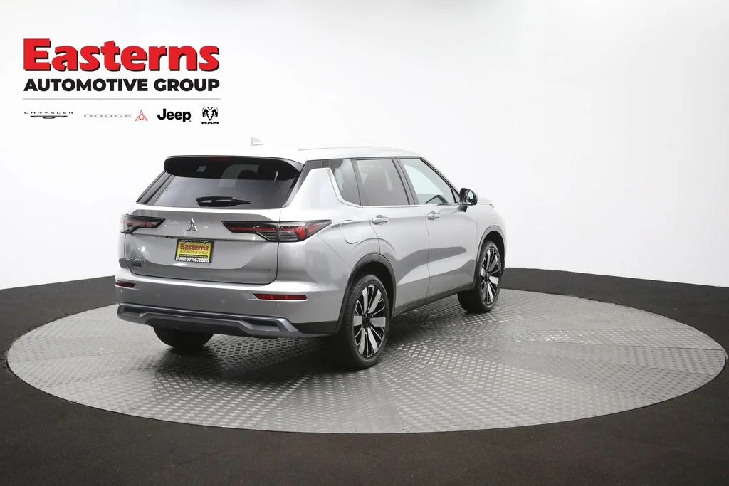 Used 2025 Silver Mitsubishi SE image 40