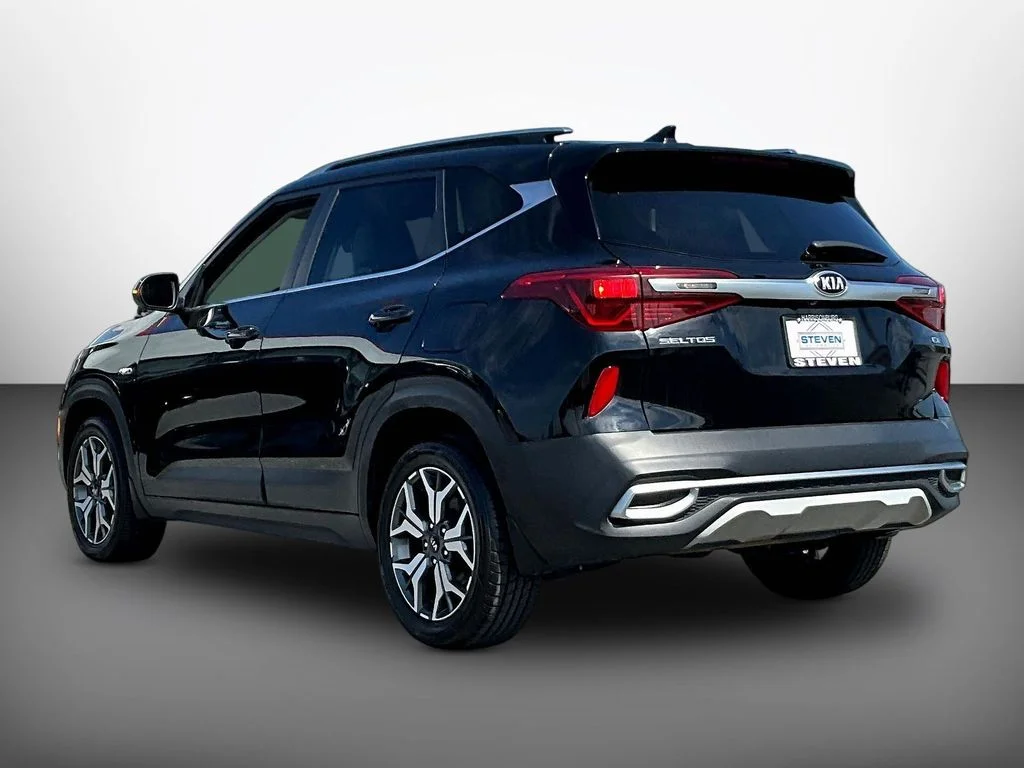 Used 2021 Black Kia EX image 4