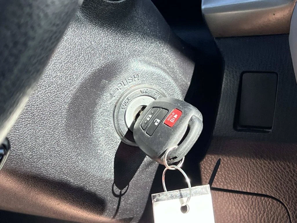 Used 2015 White Toyota LE image 37