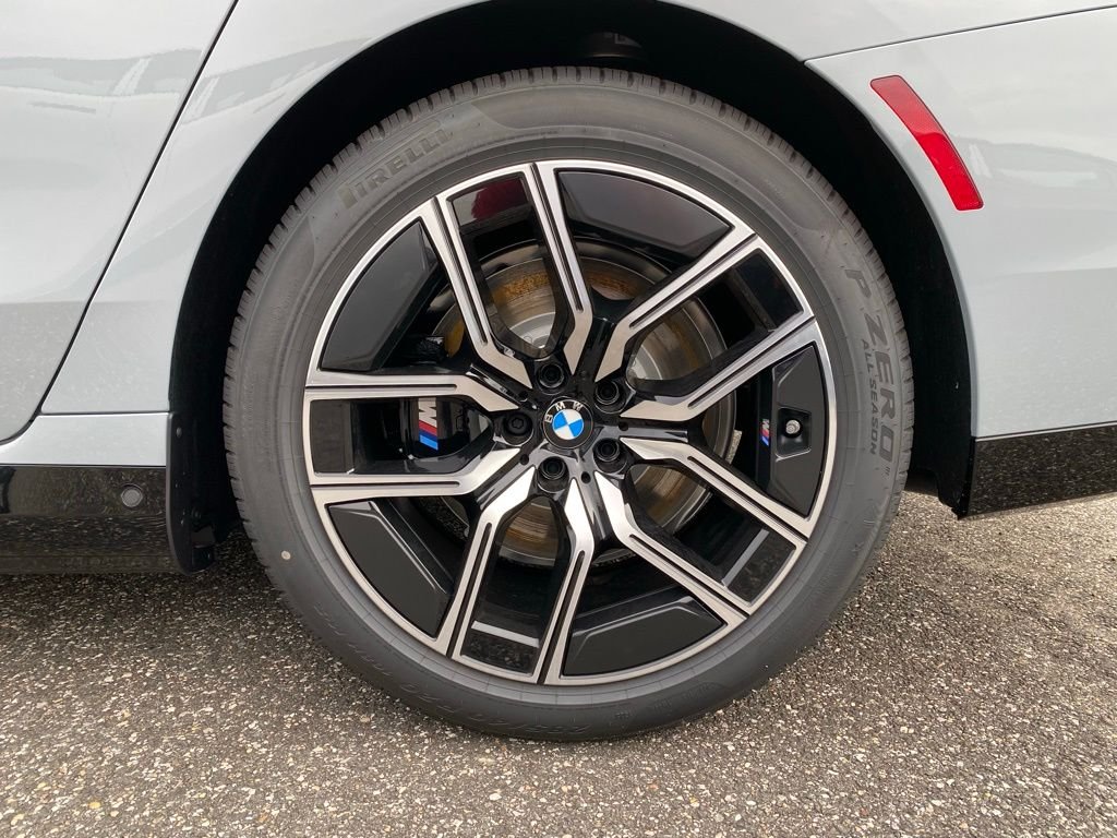 2026 BMW 7 Series 750e - Photo 6