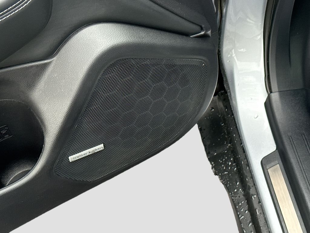Used 2019 Ice Silver Metallic Subaru Limited image 19