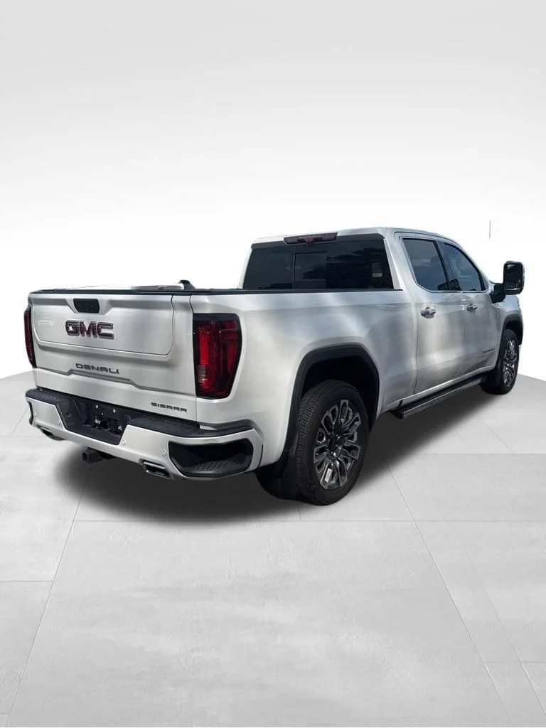 Used 2021 White GMC Denali image 7