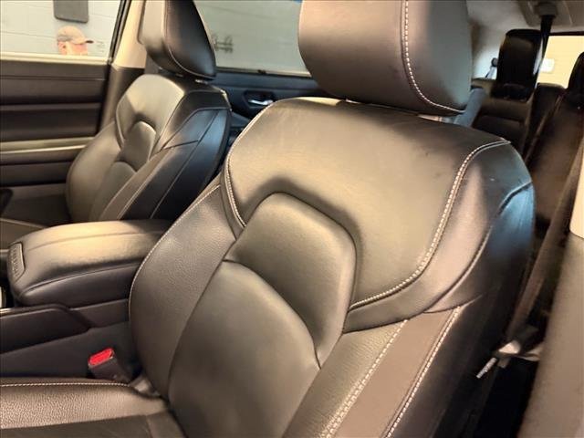 Used 2023 Super Black Nissan SL image 9