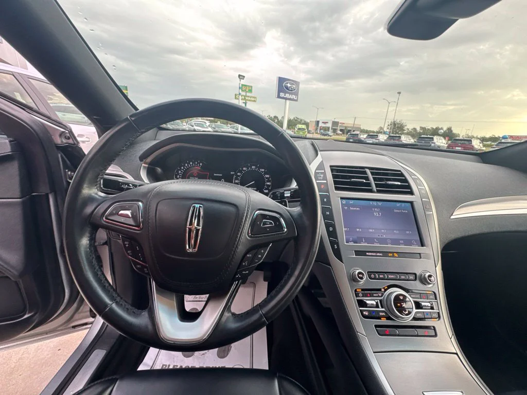 Used 2020 Silver Lincoln Standard image 17
