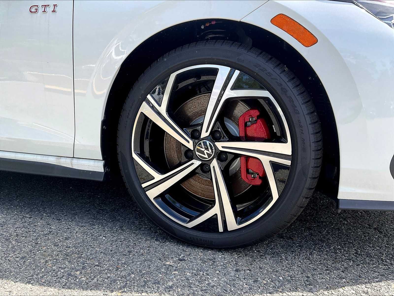 2025 Volkswagen Golf GTI SE - Photo 8