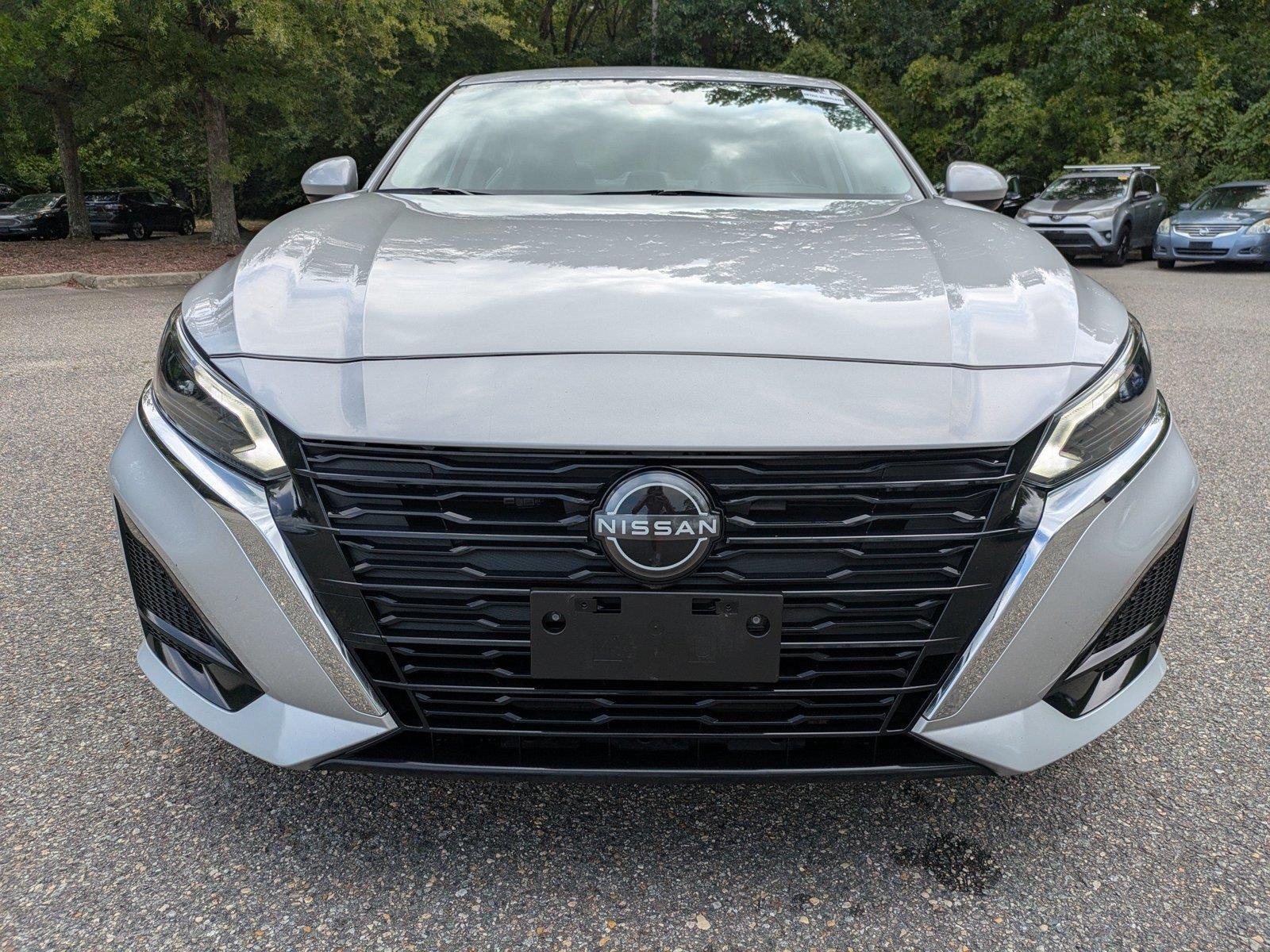 Used 2023 Brilliant Silver Metallic Nissan 2.5 SV image 9