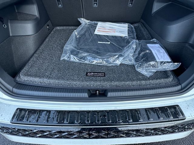New 2026 Opal White W/Deep Black Roof Volkswagen 2.0T SE R-Line Black image 16