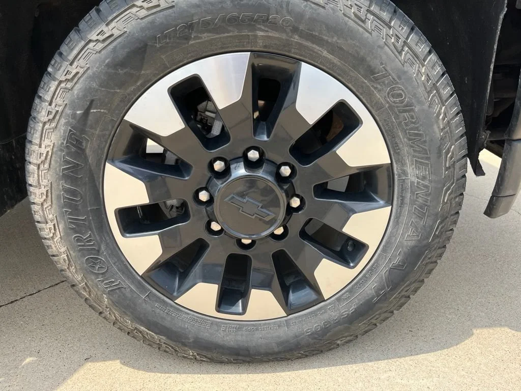 Used 2020 BLACK Chevrolet Custom image 8