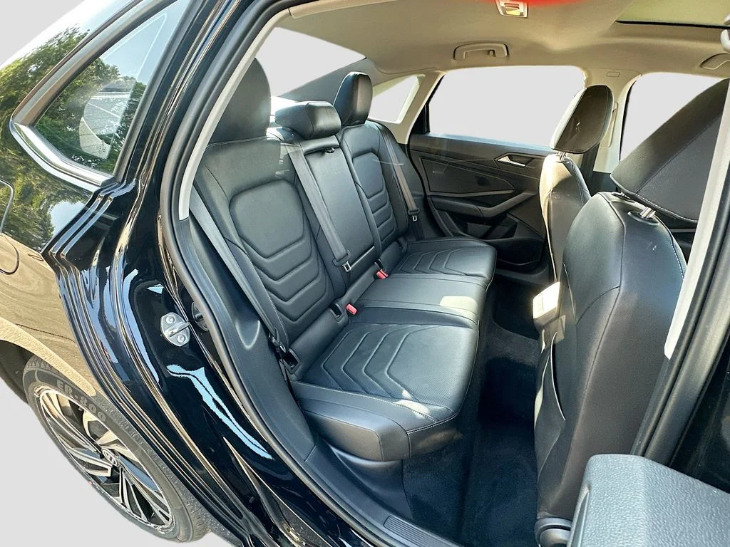 Used 2021 Black Volkswagen SEL Premium image 28
