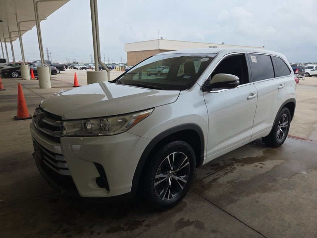 Used 2018 White Toyota LE image 5