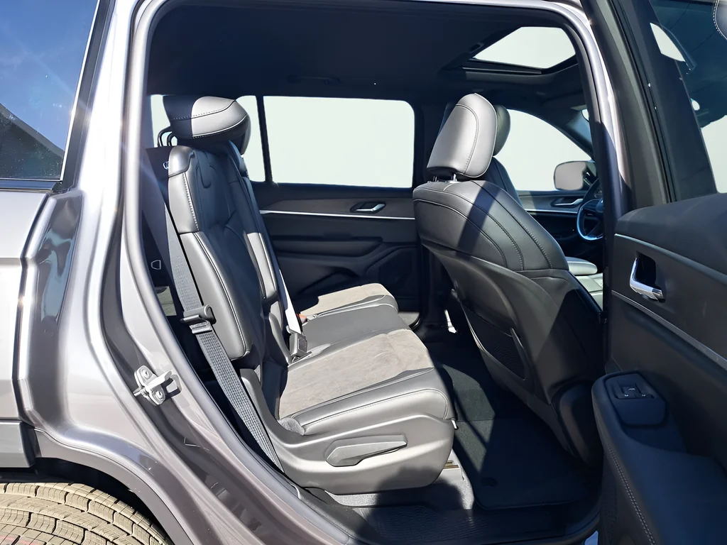 New 2026 Baltic Gray Metallic Clearcoat Jeep Altitude image 14