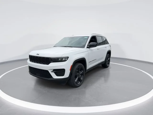 Used 2023 White/off-white Jeep Altitude X image 4
