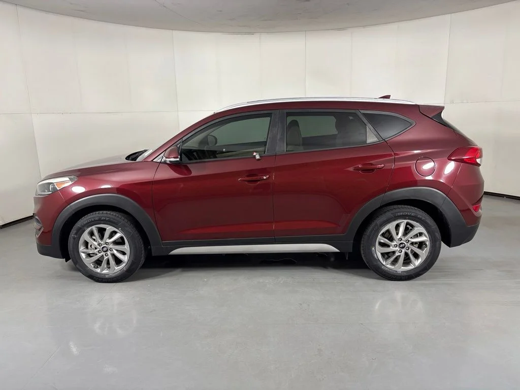 Used 2018 Red Hyundai SEL Plus image 5