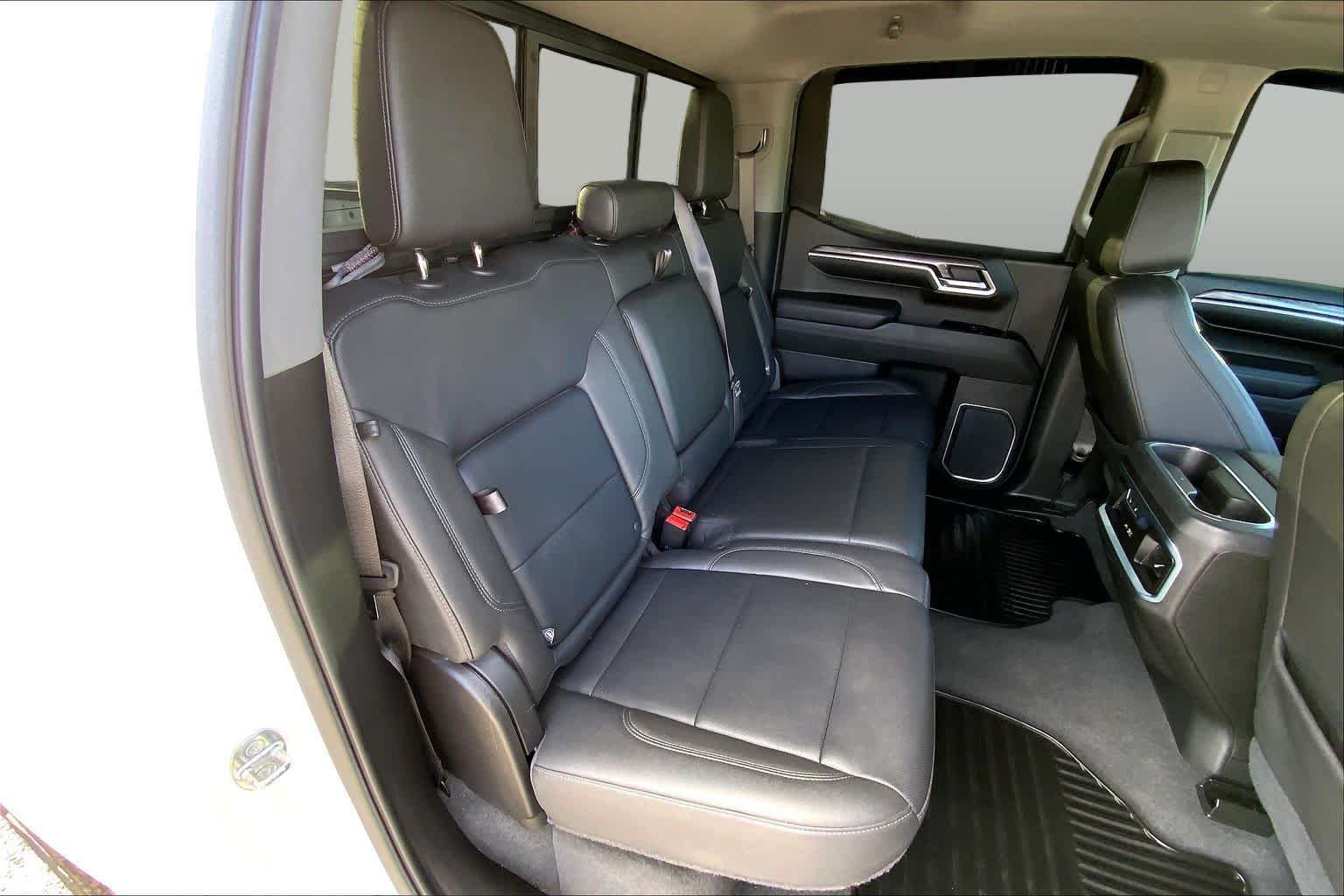 Used 2022 Summit White Chevrolet LTZ image 16