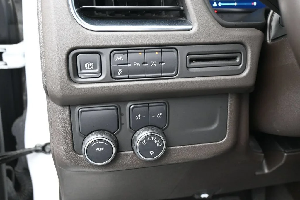 Used 2024 Summit White Chevrolet LT image 40