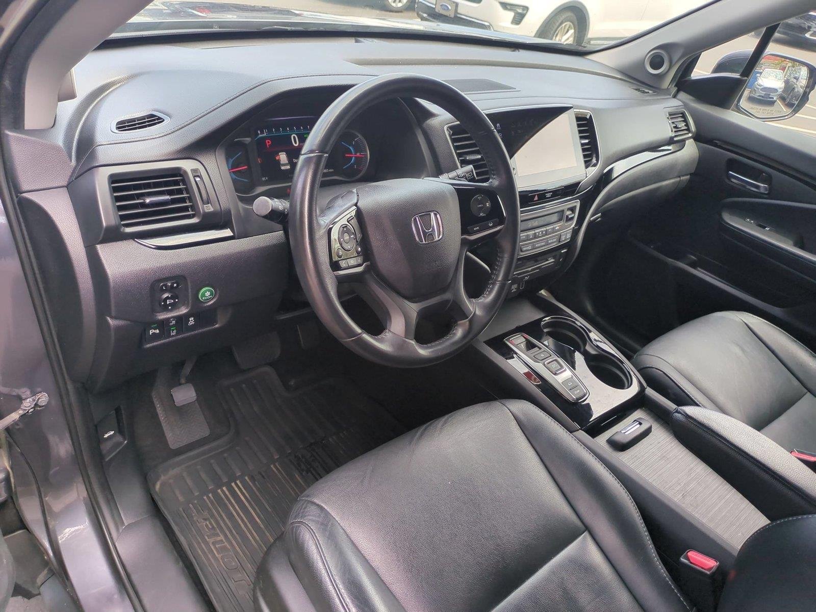 Used 2019 Modern Steel Metallic Honda Touring 8-Passenger image 19