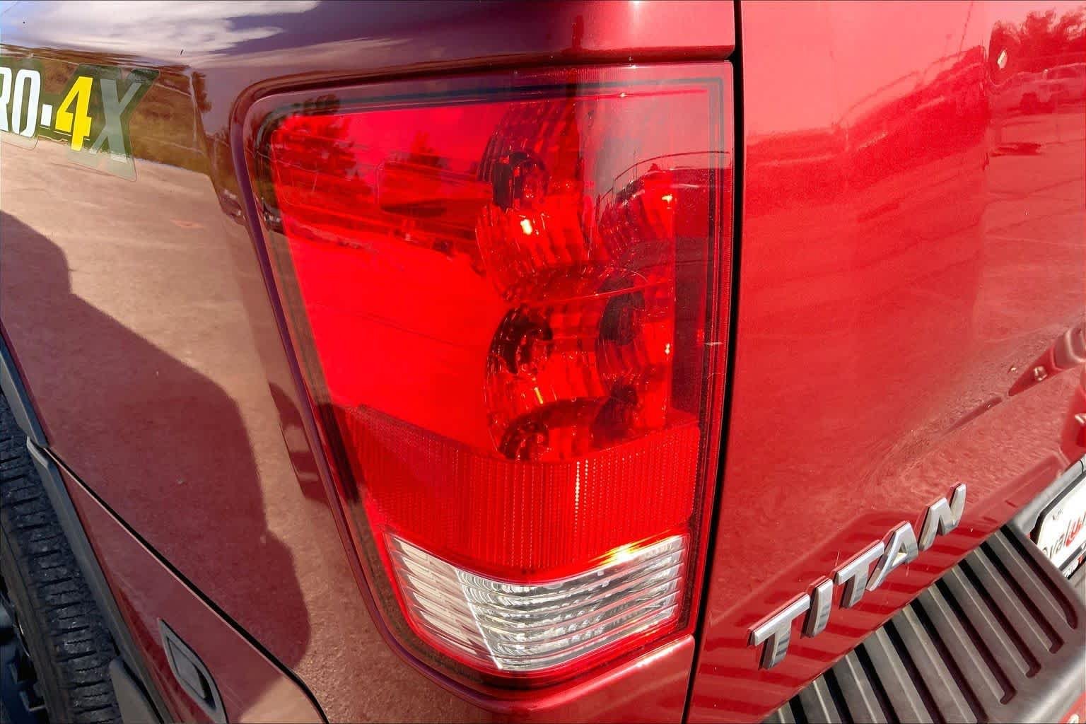 Used 2015 Cayenne Red Nissan PRO-4X image 28