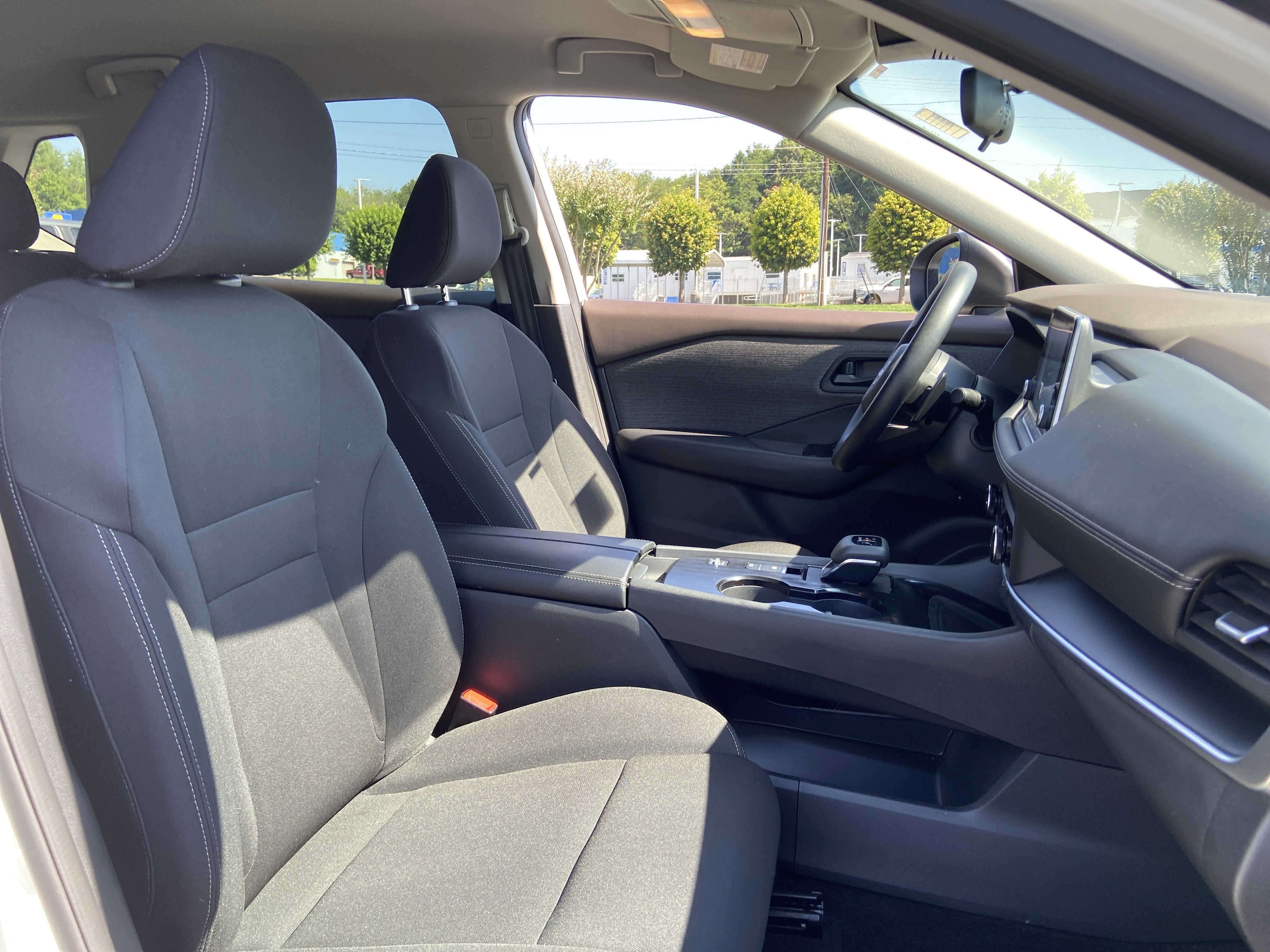Used 2023 Glacier White Nissan S image 17