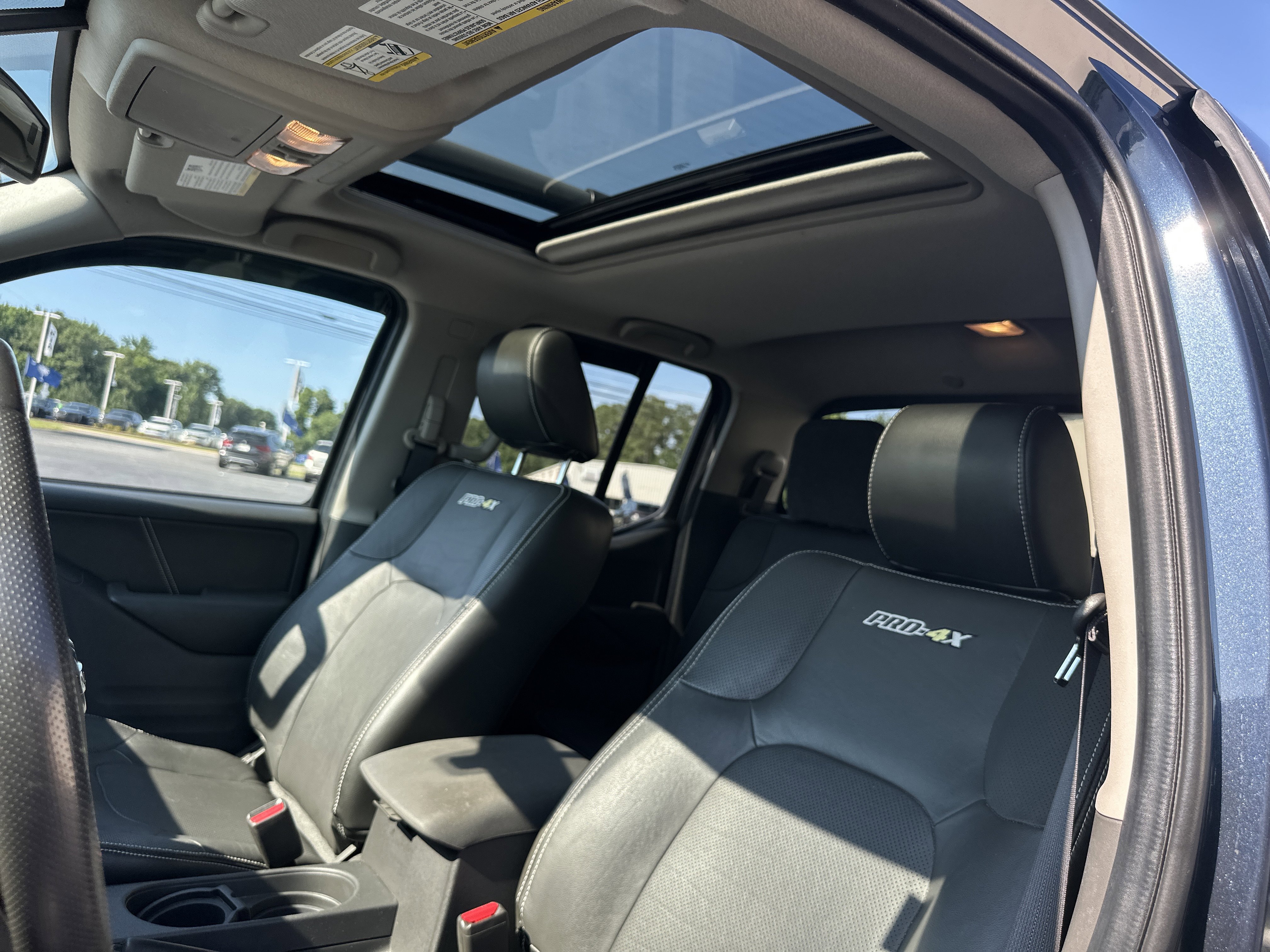 Used 2020 Arctic Blue Metallic Nissan PRO-4X image 28