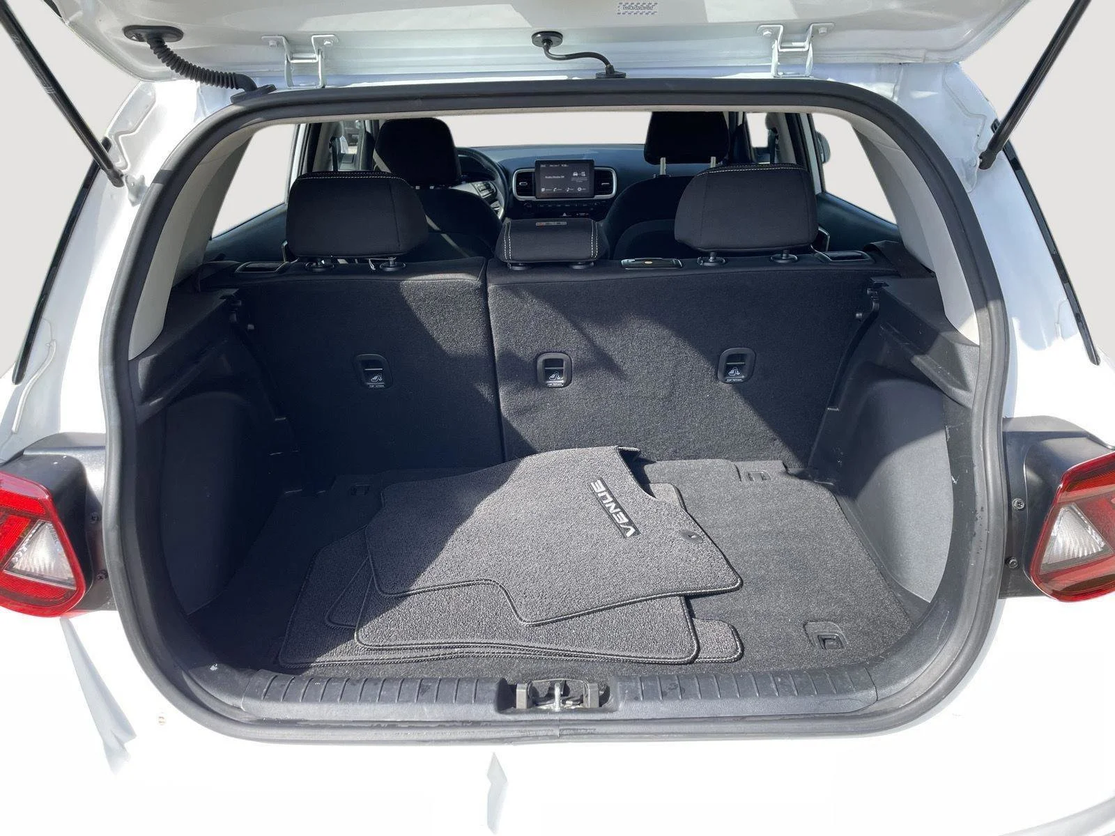 Used 2024 Lunar White Hyundai SEL image 30