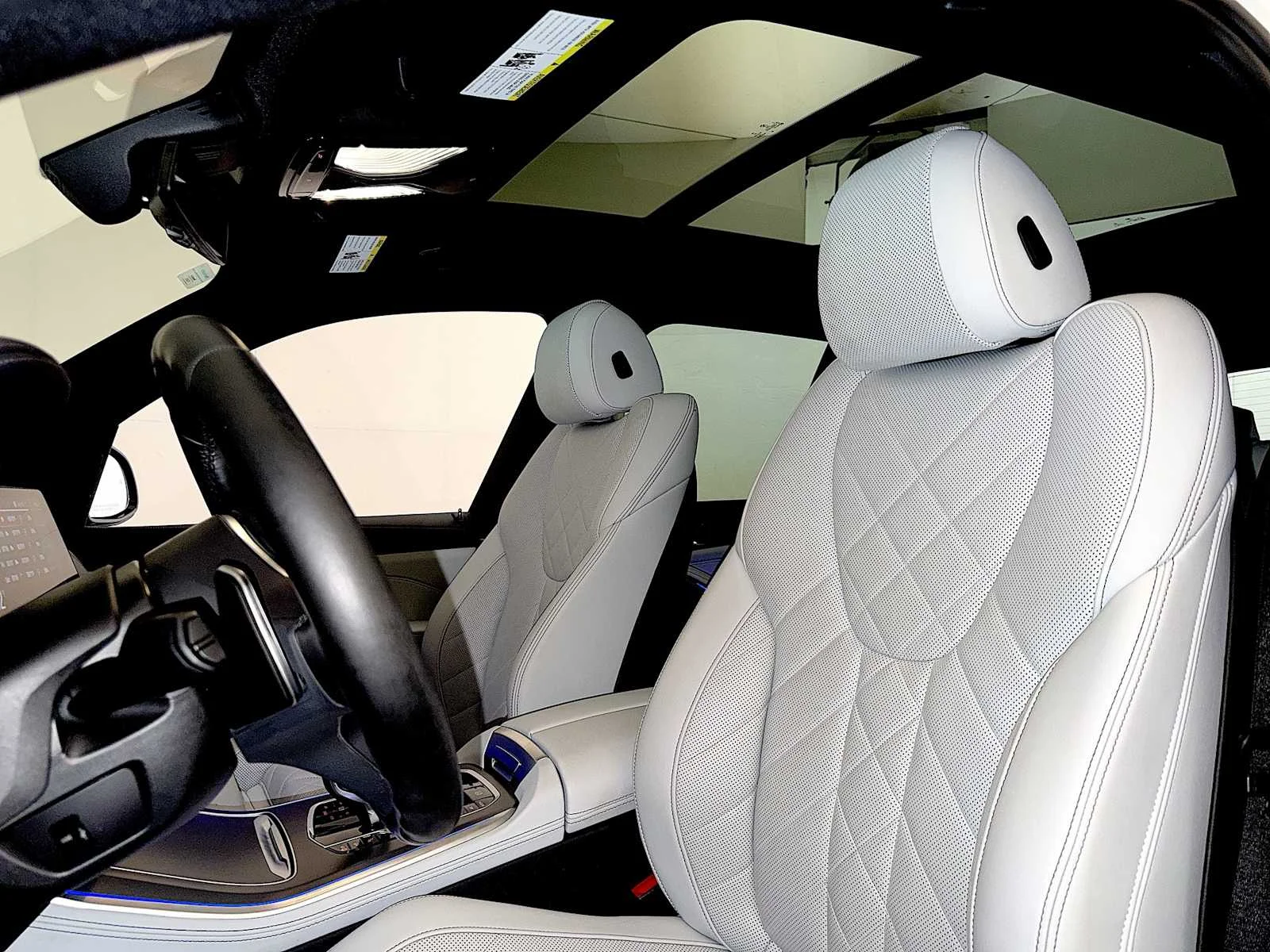 Used 2023 Mineral White Metallic BMW xDrive40i image 20