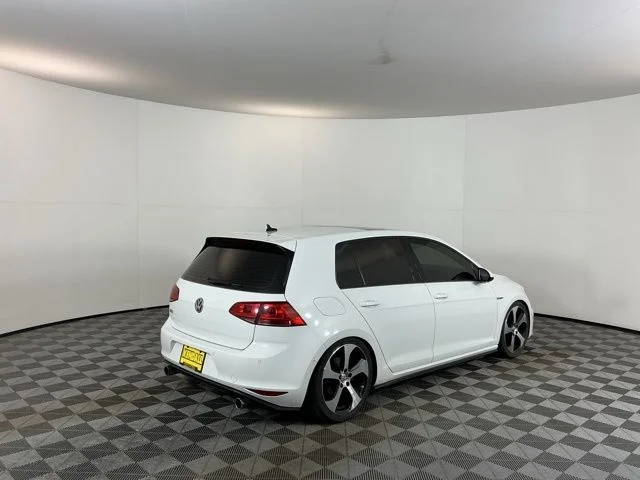 Used 2016  Volkswagen Autobahn image 5