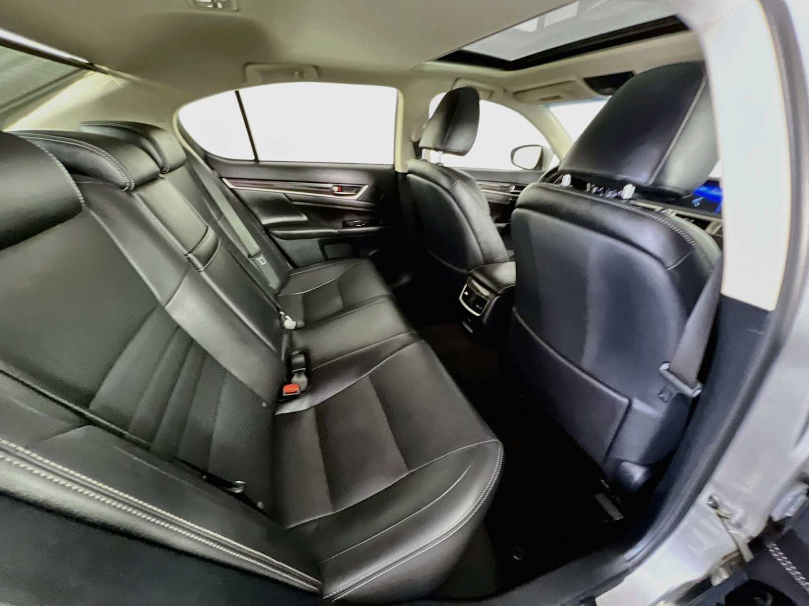 Used 2018 Atomic Silver Lexus  image 28
