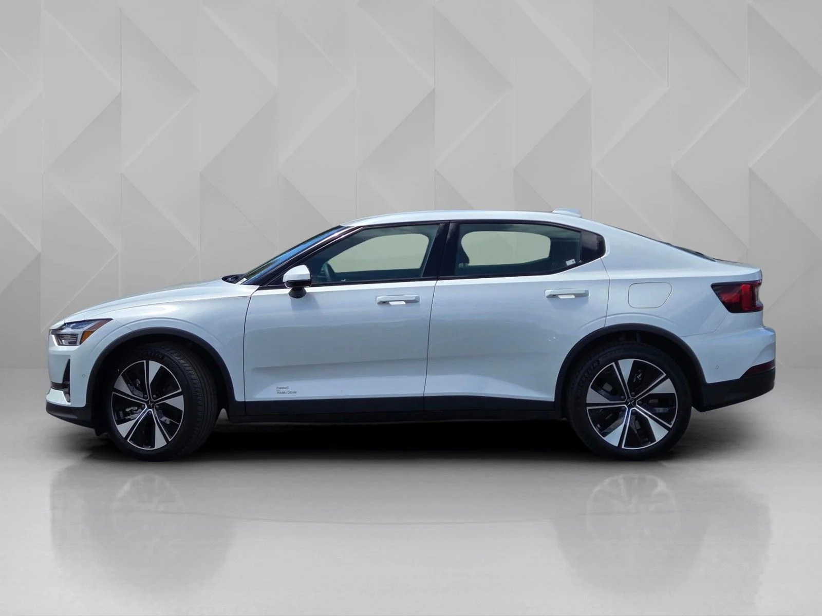 Used 2024 White Polestar Long Range Dual Motor image 3
