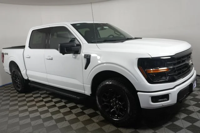 New 2026 Oxford White Ford XLT image 1