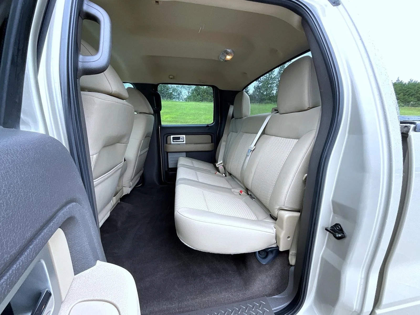 Used 2010 Gold Ford XLT image 20