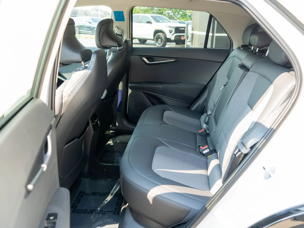 New 2026 Snow White Pearl Kia WIND image 12