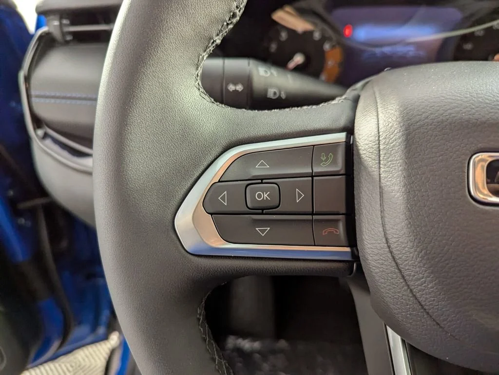 New 2026 Hydro Blue Pearl-Coat Exterior Paint Jeep Latitude Altitude image 18
