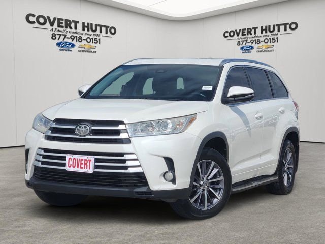 Used 2017 White Toyota XLE image 1