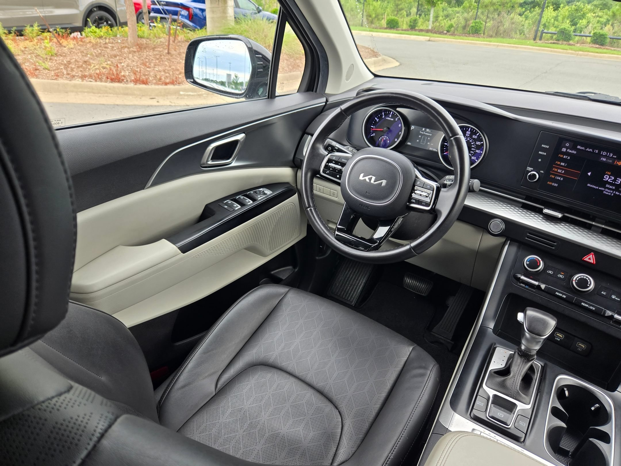 Used 2024 Aurora Black Pearl Kia LX image 9