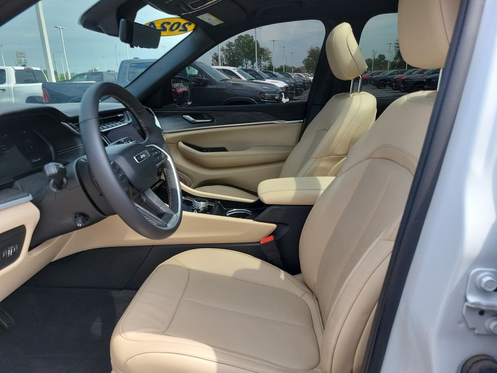 Used 2024 White Jeep Limited image 23