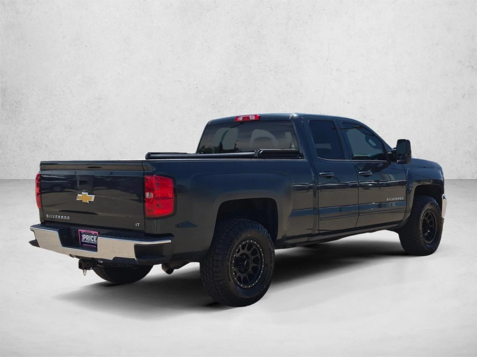 Used 2018 Graphite Metallic Chevrolet LT image 5