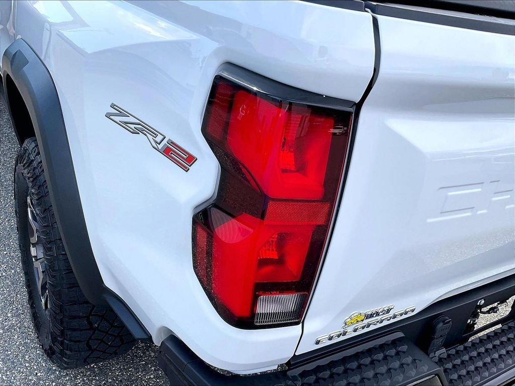 Used 2024 White Chevrolet ZR2 image 33